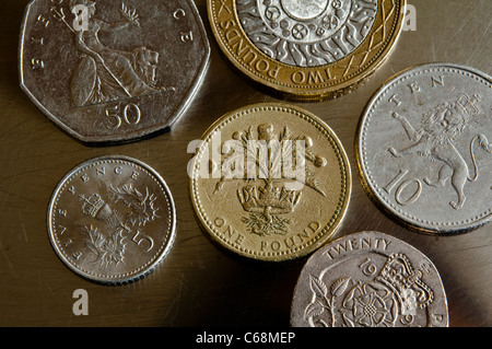 Monete del Regno Unito / denaro - Scottish £1 pound £ 2 libbre, 50p, 10p e 5 pence coin - vista ravvicinata. Foto Stock