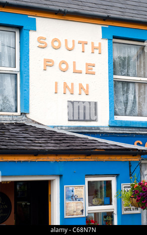 Il polo sud Inn pub in Annascaul vicino a Dingle nella contea di Kerry, Irlanda, una volta di proprietà di Antartico explorer Tom Crean Foto Stock