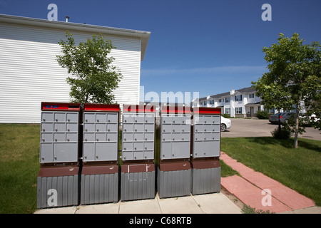 Canada Post residenziale postboxes cassette postali sul condominio proprietà gestita Saskatoon Saskatchewan Canada Foto Stock