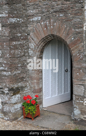 Porta di ingresso alla chiesa, Slapton, Devon, Inghilterra Foto Stock