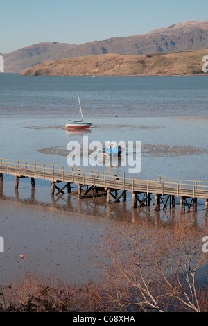 Una vista attraverso Lyttelton Harbour da Governor's Bay, Nuova Zelanda Foto Stock