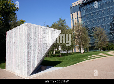 Oceano Indiano Tsunami Memorial, il Museo di Storia Naturale di Londra - con centro di Darwin sulla destra Foto Stock