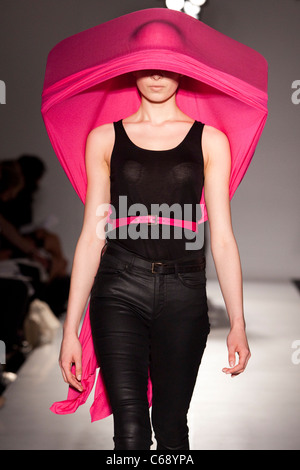 Il Royal College of Art, Graduate Fashion Show 2011 Foto Stock