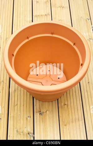 In plastica vuota grande vaso di fiori Foto Stock