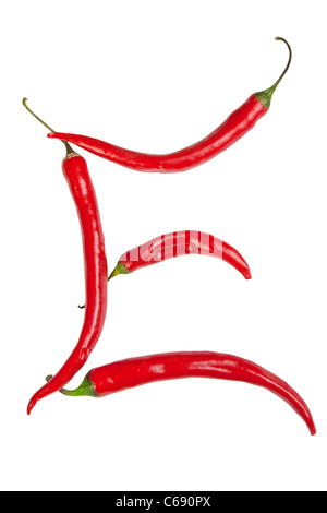 E lettera fatta dal peperoncino, con il tracciato di ritaglio Foto Stock