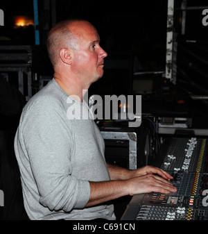 Mixer Audio David Eisenhauer a un Bon Jovi concerto rock. Foto Stock