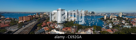 Panorama della baia di lavanda e il Ponte del Porto di Sydney, Australia Foto Stock