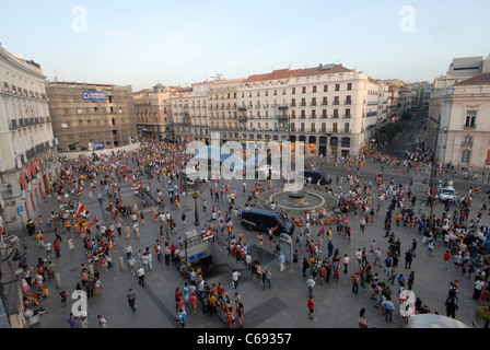 JMJ pellegrini a Puerta del Sol di Madrid, Spagna Foto Stock