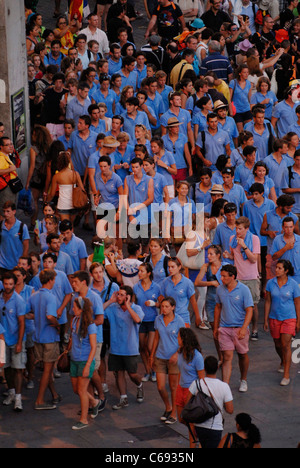 JMJ pellegrini a Puerta del Sol di Madrid, Spagna Foto Stock