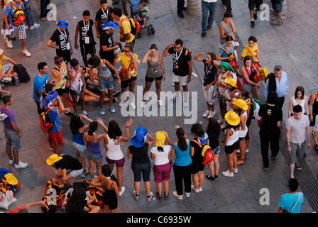 JMJ pellegrini a Puerta del Sol di Madrid, Spagna Foto Stock