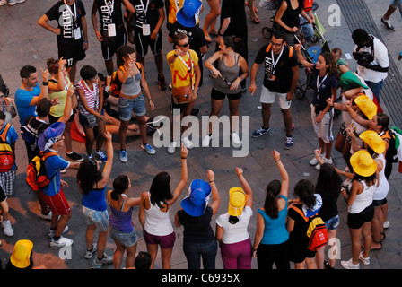 JMJ pellegrini a Puerta del Sol di Madrid, Spagna Foto Stock
