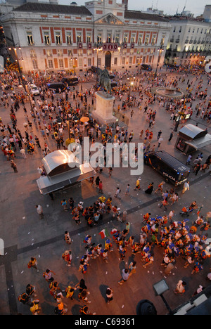 JMJ pellegrini a Puerta del Sol di Madrid, Spagna Foto Stock