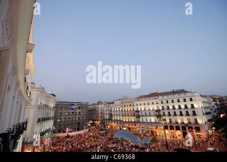 JMJ pellegrini a Puerta del Sol di Madrid, Spagna Foto Stock
