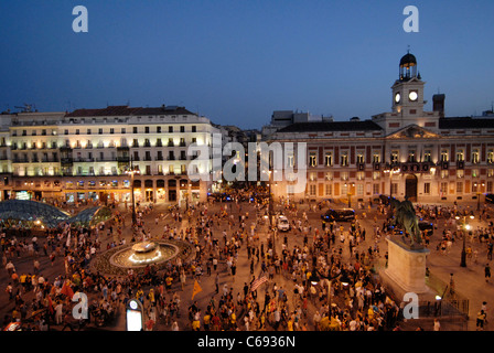 JMJ pellegrini a Puerta del Sol di Madrid, Spagna Foto Stock