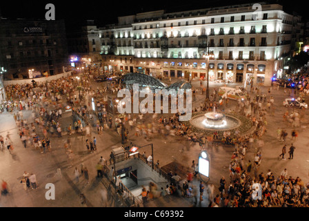 JMJ pellegrini a Puerta del Sol di Madrid, Spagna Foto Stock