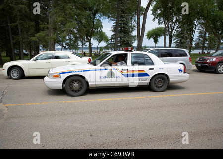 Rcmp grc squadra di polizia pattuglia auto veicolo wasagaming equitazione mountain national park di Manitoba in Canada Foto Stock