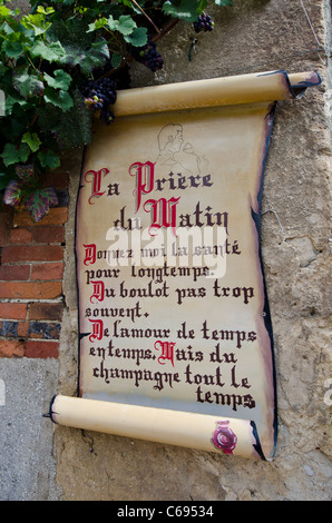 'La Priere du Matin....Champagne' scorrere sulla parete Hautvillers Champagne-Ardenne Francia Foto Stock