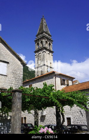 Chiesa veneziana torre campanaria, Perast, Kotor Bay, Montenegro Foto Stock