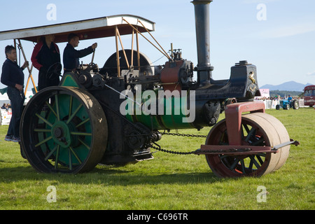 Aveling vintage e Porter 1889 R10 rullo di vapore presentano a spettacolo agricolo Foto Stock