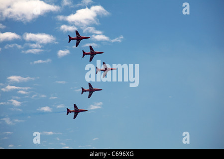 Il famoso frecce rosse battenti a Bournemouth Air Festival, DORSET REGNO UNITO sabato 20 agosto 2011 prima dell'incidente fatale uccidendo Flt Lt Jon Egging Foto Stock