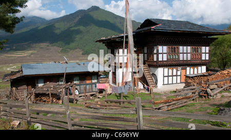 Tipico case nella valle di Phobjikha. Il Bhutan Foto Stock