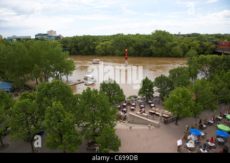 Assiniboine fiume in piena presso il porto storico nelle forcelle Winnipeg Manitoba Canada Foto Stock