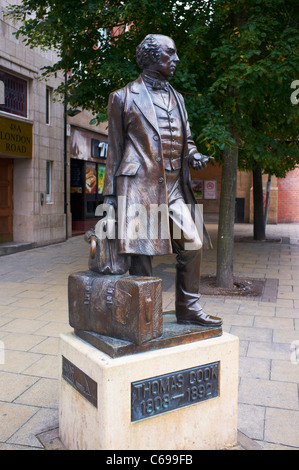 Statua di Thomas Cook da James Walter Butler RA London Road Leicester Regno Unito Foto Stock