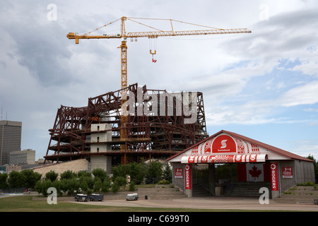 In corso di realizzazione presso il nuovo museo canadese per i diritti umani e la scotiabank stadio a forche Winnipeg Manitoba Canada Foto Stock