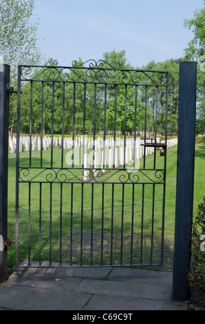 Cancello al cimitero militare tedesco, Cannock Chase, Staffordshire, England, Regno Unito Foto Stock