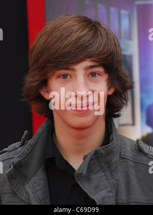 Jimmy Bennett presso gli arrivi per Mars ha bisogno di mamme di Premiere, El Capitan theater, Los Angeles, CA 6 marzo 2011. Foto di: Elizabeth Goodenough/Everett Collection Foto Stock