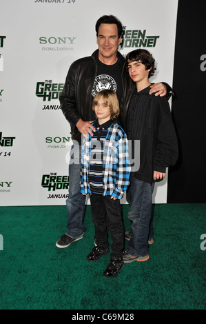 Patrick Warburton presso gli arrivi per il Hornet verde Premiere, Grauman's Chinese Theatre di Los Angeles, CA 10 gennaio 2011. Foto Foto Stock