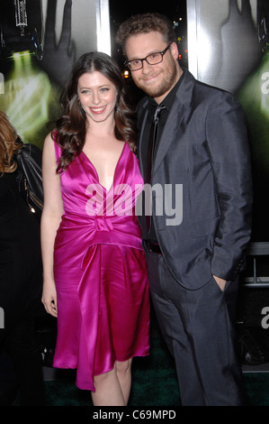 Lauren Miller, Seth Rogen presso gli arrivi per il Hornet verde Premiere, Grauman's Chinese Theatre di Los Angeles, CA 10 gennaio 2011. Foto Da: Michael Germana/Everett Collection Foto Stock