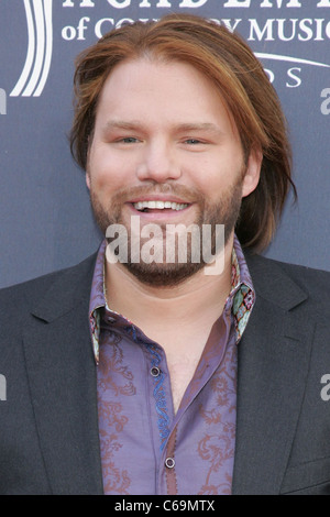 James Otto presso gli arrivi per l'Accademia di Musica Country ACM Awards 2011 - Arrivi, MGM Grand Garden Arena di Las Vegas, NV 3 aprile 2011. Foto di: James Atoa/Everett Collection Foto Stock