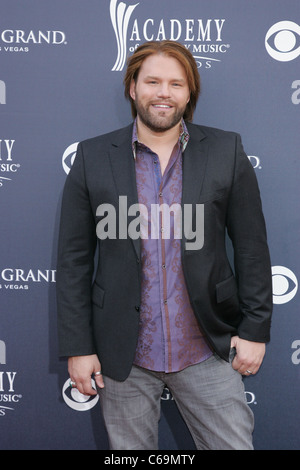 James Otto presso gli arrivi per l'Accademia di Musica Country ACM Awards 2011 - Arrivi, MGM Grand Garden Arena di Las Vegas, NV 3 aprile 2011. Foto di: James Atoa/Everett Collection Foto Stock