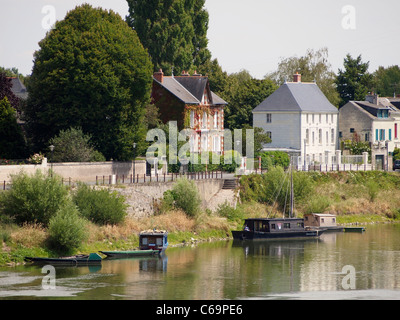 Tipiche Case francesi sulla Ile d'Offard isola nel fiume Loira nei pressi di Saumur, Francia Foto Stock