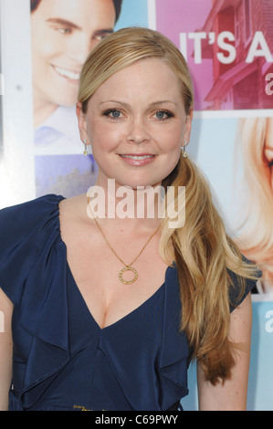 Marisa Coughlan presso gli arrivi per qualcosa in prestito Premiere, Grauman's Chinese Theatre di Los Angeles, CA Maggio 3, 2011. Foto di: Elizabeth Goodenough/Everett Collection Foto Stock