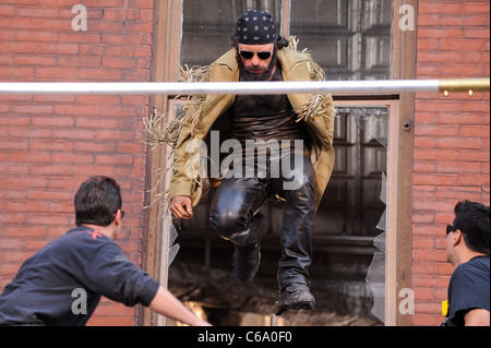 Jemaine Clement, film una scena presso gli UOMINI IN NERO 3 Movie set in Soho fuori e circa per celebrità CANDIDS - gio, , New York, NY Maggio 12, 2011. Foto di: Ray Tamarra/Everett Collection Foto Stock