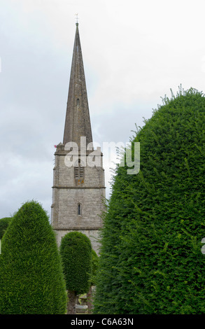 Santa Maria la Chiesa Parrocchiale in Cotswolds village di Painswick, Gloucestershire Foto Stock