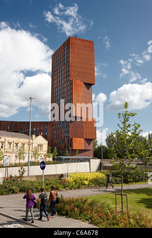 Torre di radiodiffusione, Leeds REGNO UNITO fatta deliberatamente di acciaio arrugginito Foto Stock