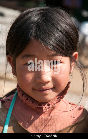 Bambini Hmong in zona di montagna di Sapa nel nord del Vietnam Foto Stock