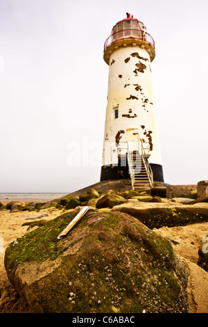 Punto di Ayr faro sulla spiaggia Talacre in Flintshire, il Galles del Nord Foto Stock