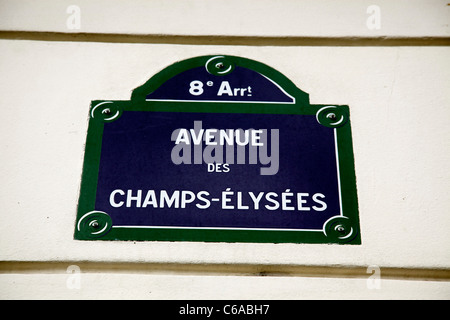 Champs Elysees street firmano a Parigi, Francia Foto Stock