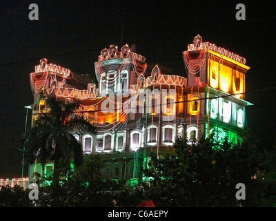 Indore Palace, decorata con luce alla sera del 15 agosto. Indore, Madhya Pradesh, India Foto Stock