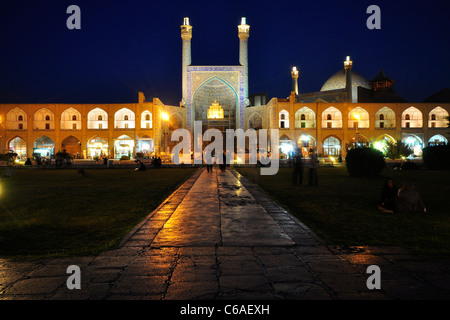 Night Shot dall Imam moschea (Moschea Shah) in naghse JAHAN Piazza (l Imam Square), Isfaha Iran. Foto Stock