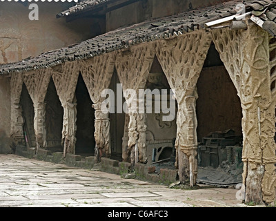 Decorate arch tribale capanna di fango, India Foto Stock