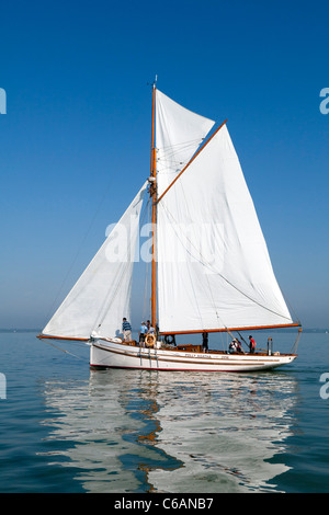 Polly Agatha Canale di Bristol Vela Fresa pilota adesivo telato gaff truccate vele becalmed calma ancora tranquilla dolce rilassante lento Foto Stock