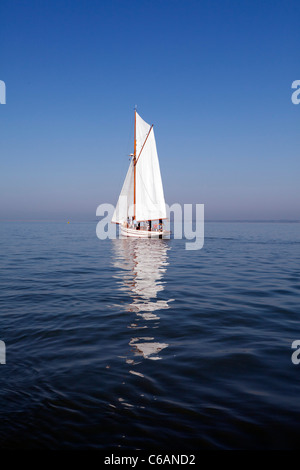 Polly Agatha Canale di Bristol Vela Fresa pilota adesivo telato gaff truccate vele becalmed calma ancora tranquilla dolce rilassante lento Foto Stock