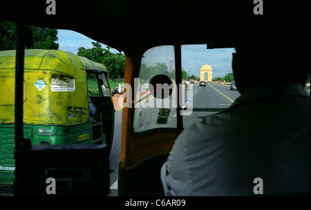 Memoriale di Delhi, India Gate, ALLA FINE DI RAJPATH Delhi, India. Mantenuto dalla Commissione delle tombe di guerra del Commonwealth. Foto Stock