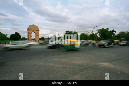 Memoriale di Delhi, India Gate, ALLA FINE DI RAJPATH Delhi, India. Mantenuto dalla Commissione delle tombe di guerra del Commonwealth. Foto Stock