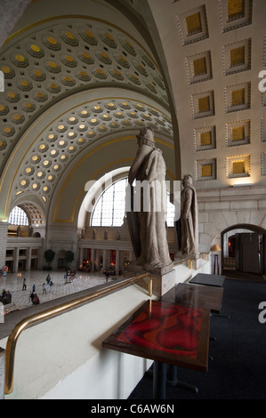 La Union Station, Washington DC, una vista dell'entrata e la lobby da un balcone sopra l. Foto Stock